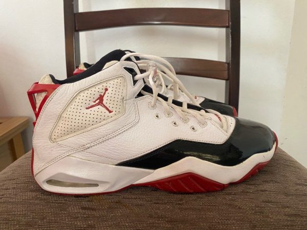 How to Identify Original Nike Air Jordan Shoes from 1991 and 2004 Releases